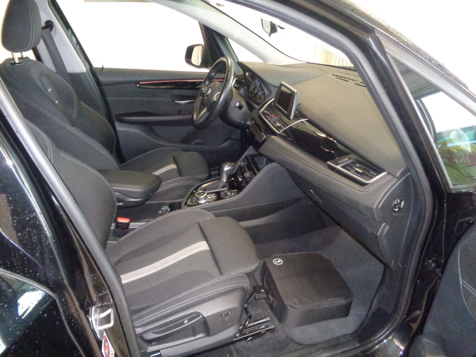 Fahrzeugabbildung BMW 225 Active Tourer 225xe Sport Line / NAVI /