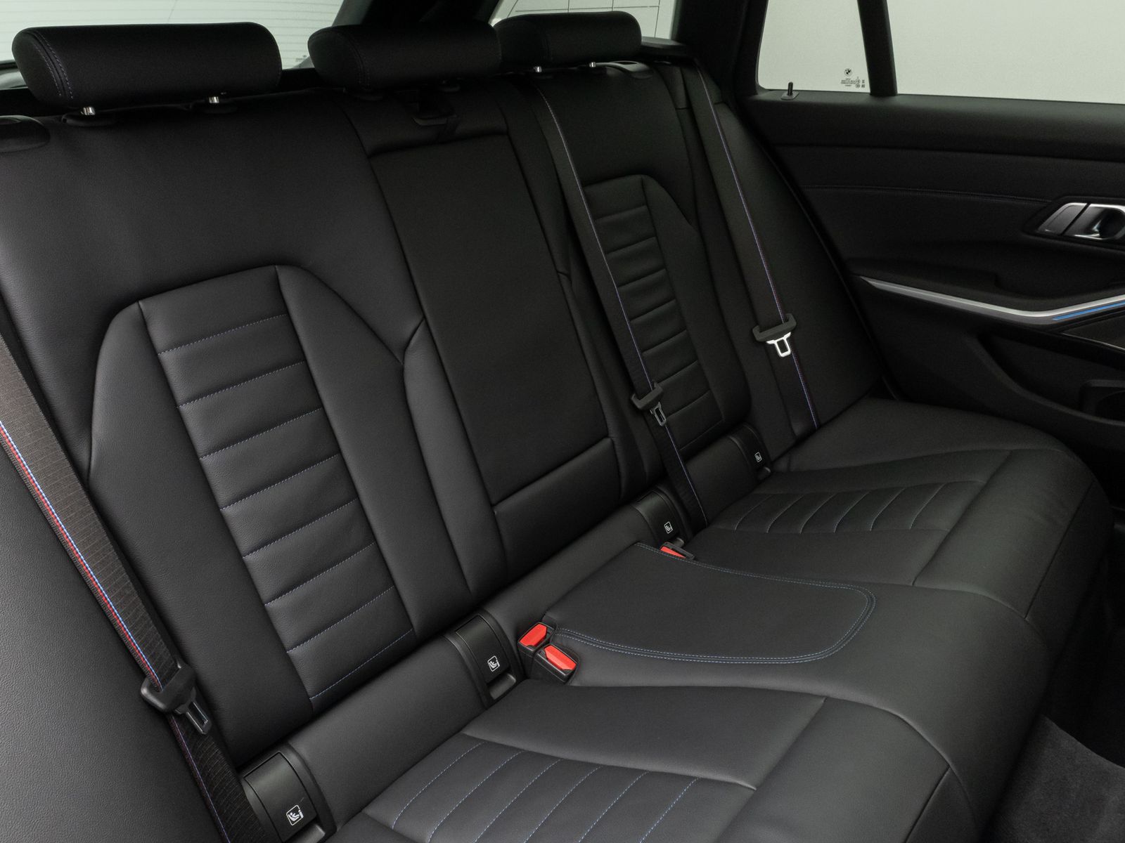 Fahrzeugabbildung BMW 330e xD M Sport Pro Panorama Kamera HUD DAB H/K