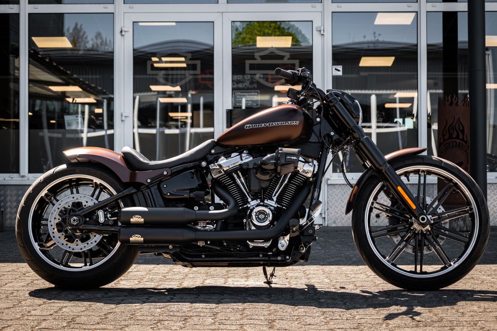 Fahrzeugabbildung Harley-Davidson BREAKOUT FXBR - Jekill & Hyde - Screaming Eagle