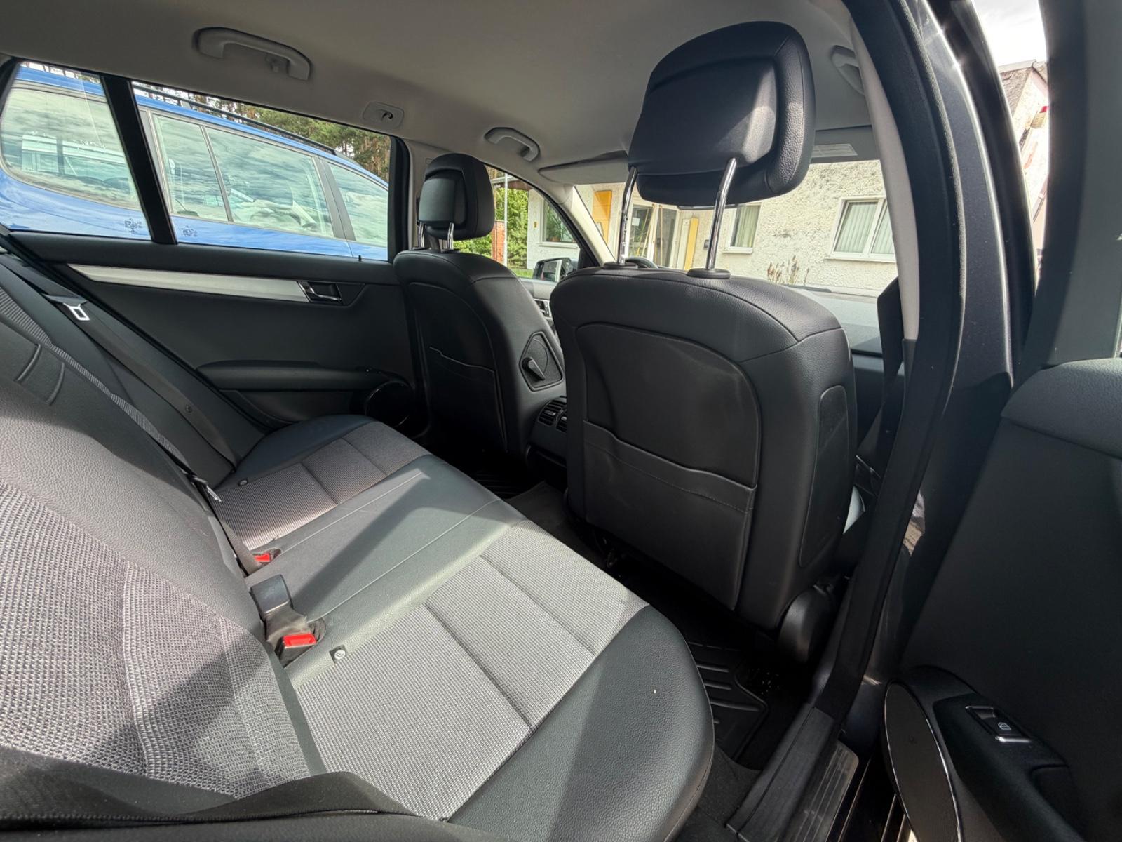 Mercedes-Benz C200 2010 — photo 13