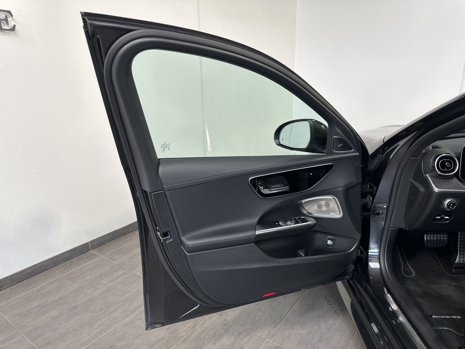 Fahrzeugabbildung Mercedes-Benz C 220d T AMG-Line NAV+LED+ACC+PANO+DISTRONIC+VC