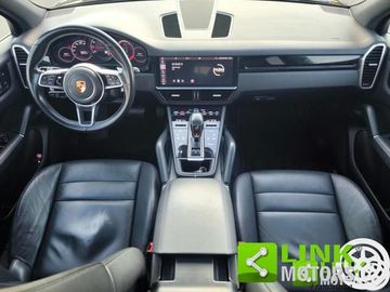 Porsche Cayenne - 4