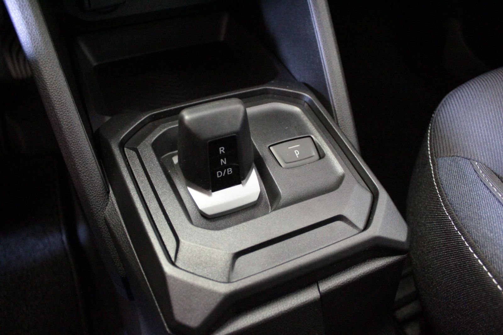Fahrzeugabbildung Dacia Duster hybrid 140 Expression *Winterpaket*