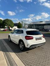 Mercedes-Benz GLA 220 4MATIC AMG LINE/STYLING 360 PANO AHK LED - Mercedes-Benz GLA 220 Benziner Gebrauchtwagen
