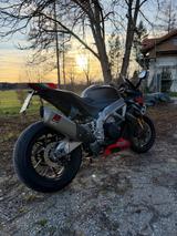 Aprilia RSV4 Factory - APRILIA SPORTLER