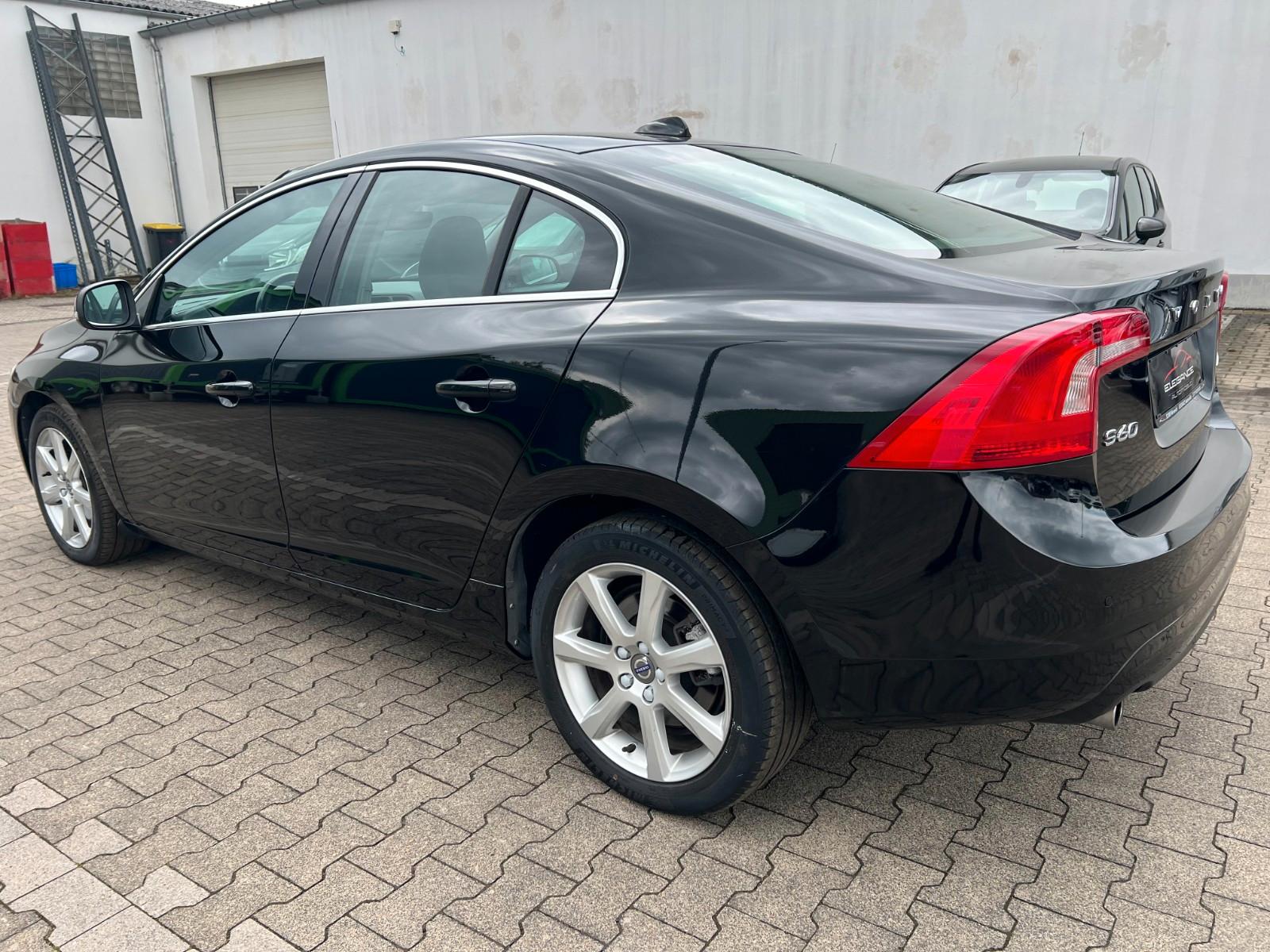 Volvo S60 D2 NAVI LEDER TEMPOMAT LED