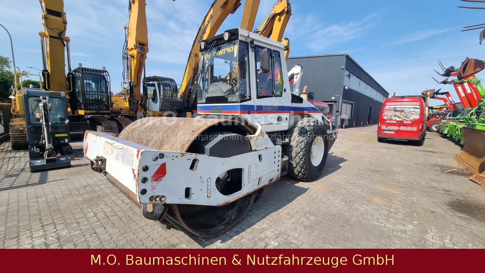 Fahrzeugabbildung BOMAG BW 213 DH-4  / Walzenzug / Klima