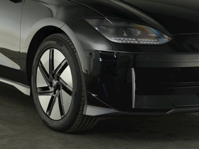 IONIQ 6 UNIQ 77,4kWh AT 4WD+MATRIX LED+NAVI+SURR