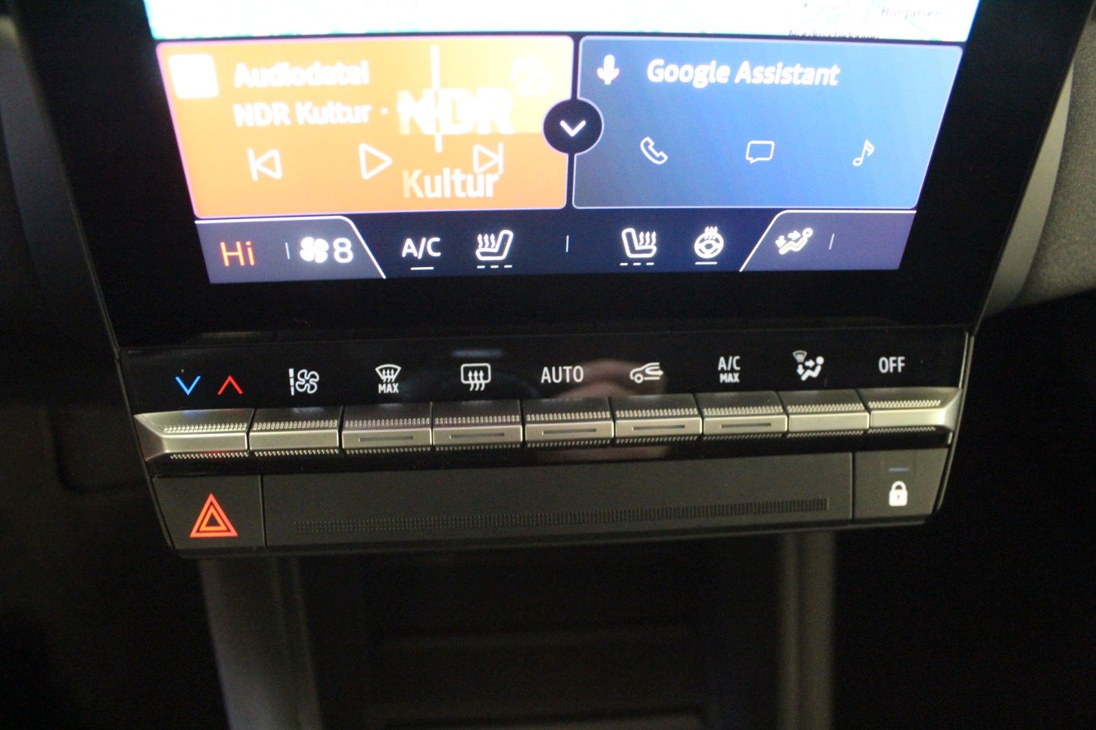 Fahrzeugabbildung Renault Captur Mild Hybrid 140 Techno *Navi* Sitzhzg*