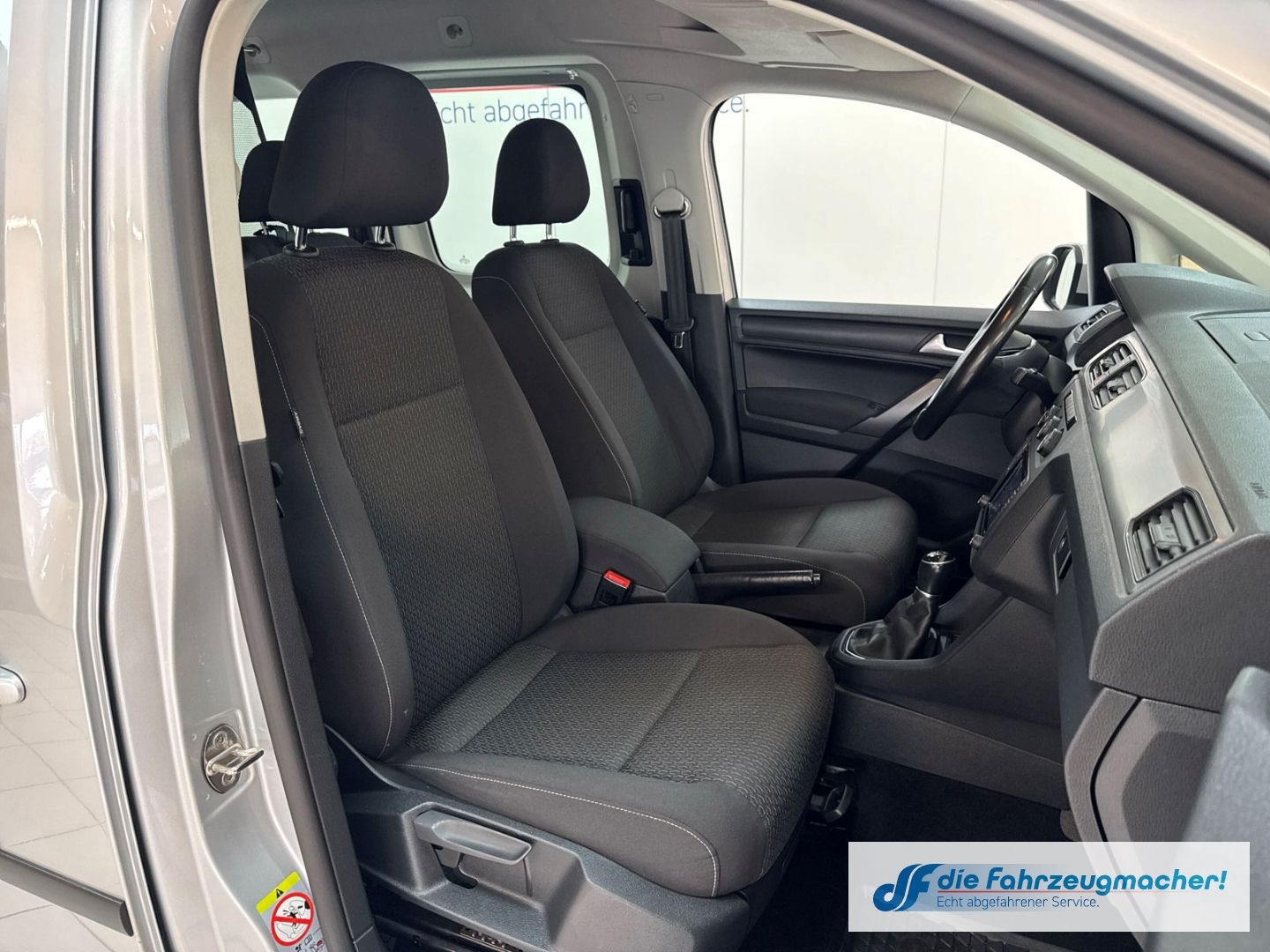 Fahrzeugabbildung Volkswagen Caddy Maxi Trendline BMT AHK Navi Mehrzonenklima