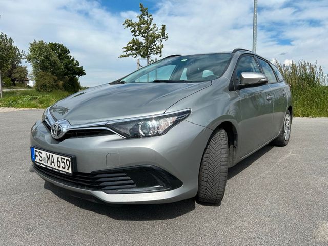 TOYOTA Auris