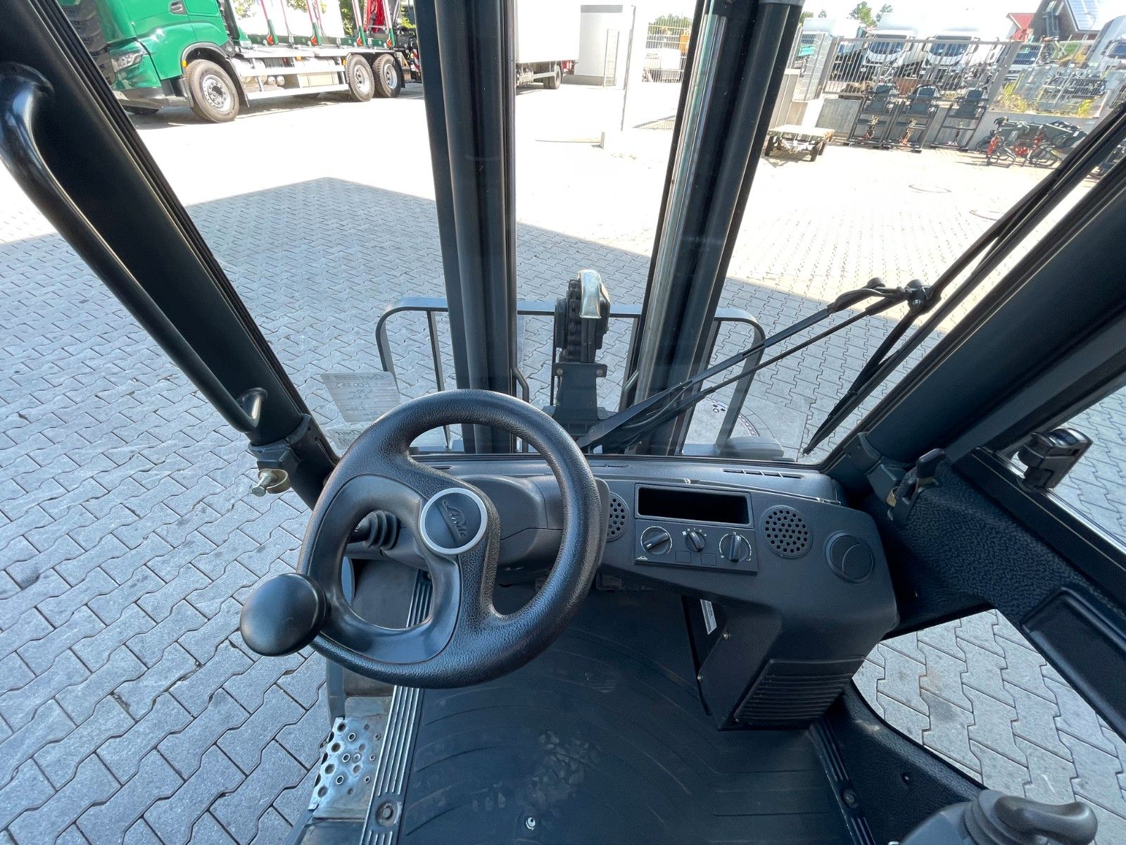 Fahrzeugabbildung Linde H20D-02/600 / Triplex 4,71m / 1.918h / Diesel