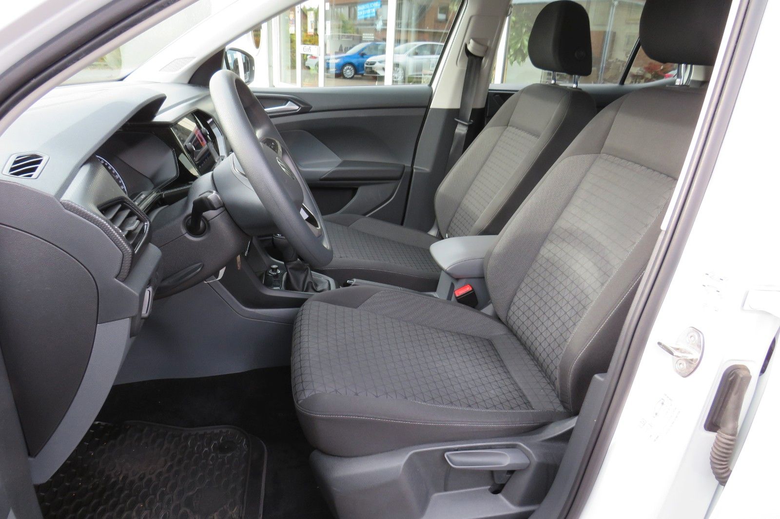 Fahrzeugabbildung Volkswagen T-Cross Life DSG PDC TELVOR SITZH. 1H.