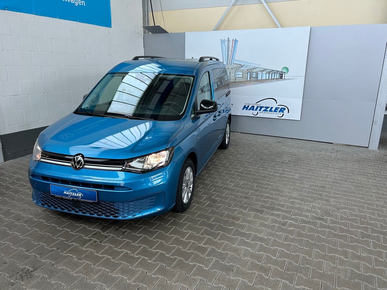 Fahrzeugabbildung Volkswagen Caddy Kombi Life 1,5 TSI +Designpaket+AppConnect