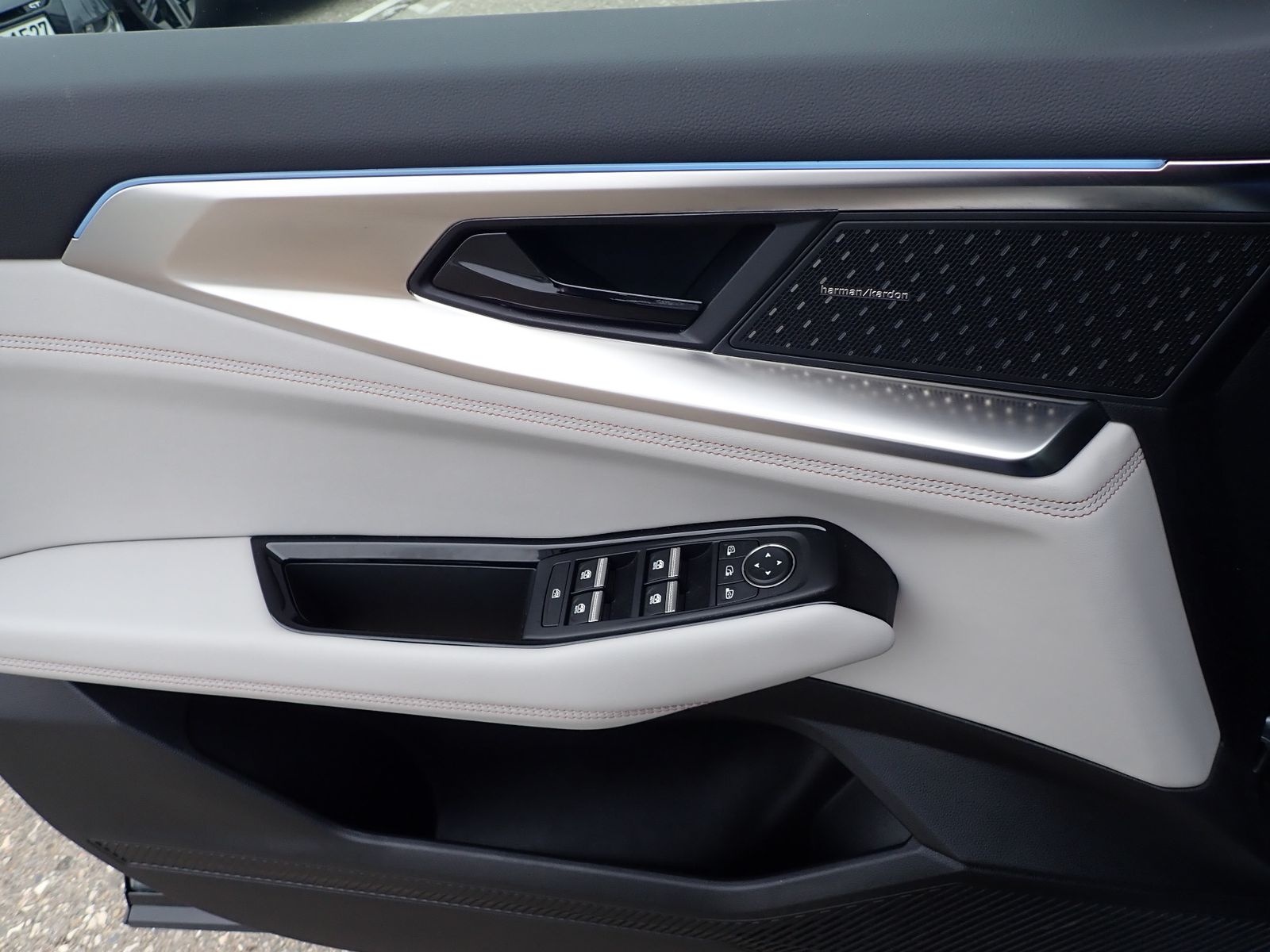 Fahrzeugabbildung Renault Espace 6 Iconic Full Hybrid E-Tech 200 5-Sitzer