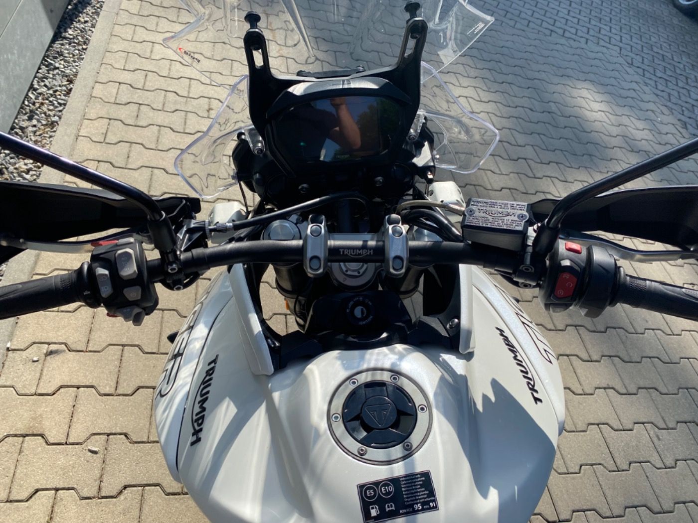 Fahrzeugabbildung Triumph Tiger XRX 800 Wilbers Tieferlegung Seitenkoffer