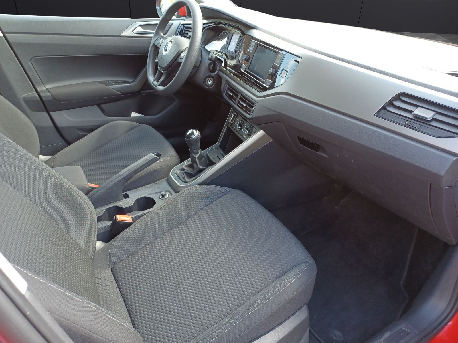 Fahrzeugabbildung Volkswagen Polo Comfortline Climatronic PDC SH App Connect