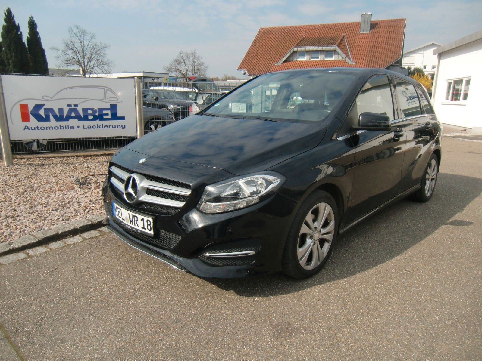 MERCEDES-BENZ B 180