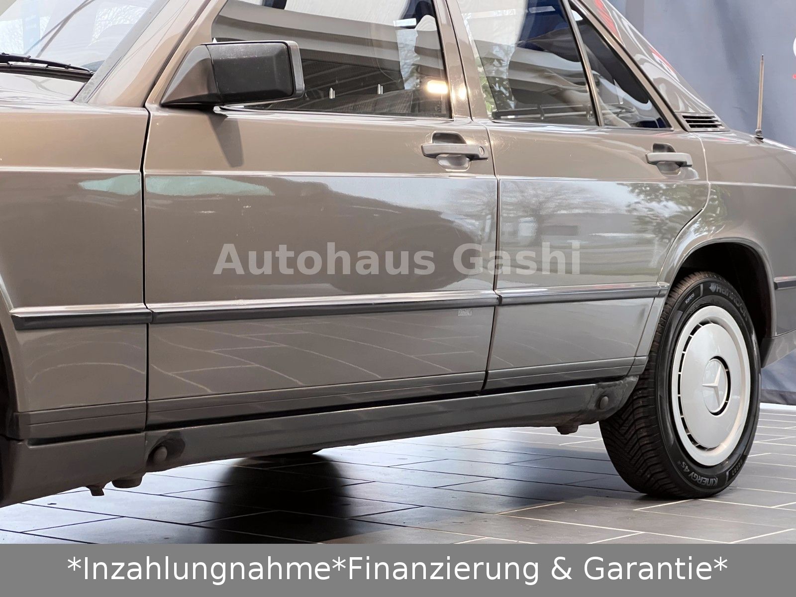 Fahrzeugabbildung Mercedes-Benz 230*1.Hand*Oldtimer H-Kennzeichen*5.Gang*Servo*