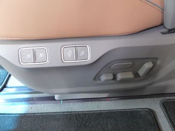 Hyundai STARIA 1.6 T-GDI HEV Signature