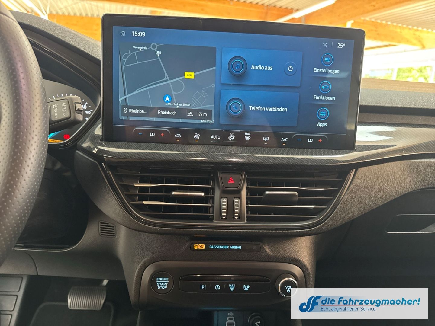 Fahrzeugabbildung Ford Focus ST-Line Navi LED ACC Apple CarPlay Android