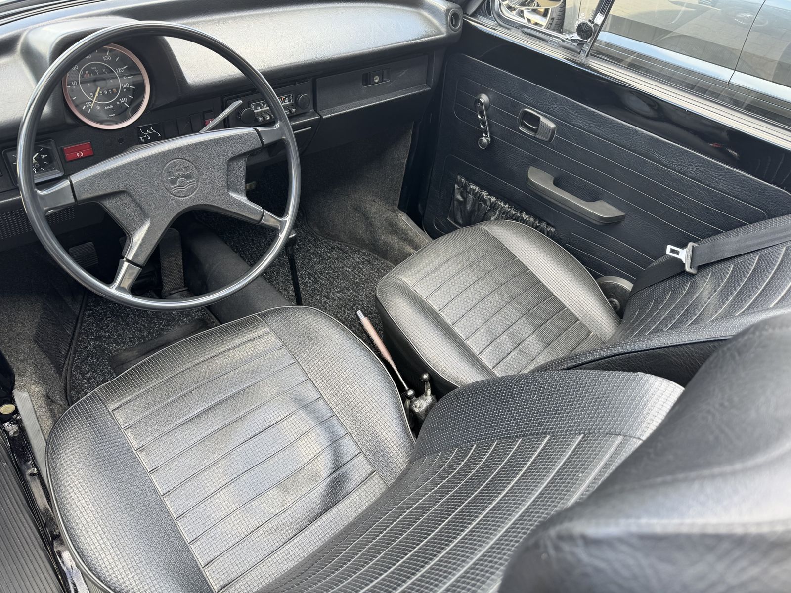 Fahrzeugabbildung Volkswagen Käfer 1303 Karmann Cabriolet MATCHING-NUMBERS