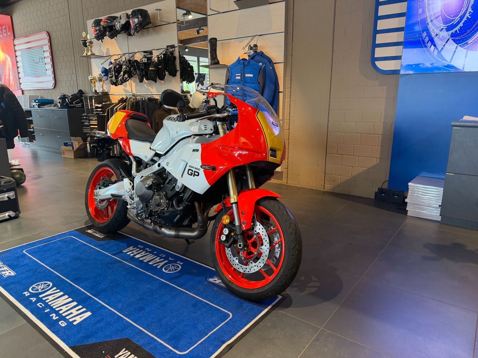 Fahrzeugabbildung Yamaha XSR 900 GP Herbst Deals