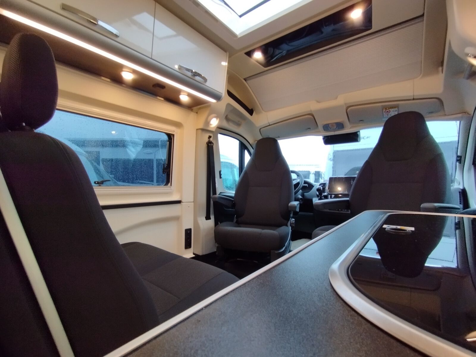 Fahrzeugabbildung Westfalia Columbus 641 E 180 PS 10795,- EUR Sondernachlass