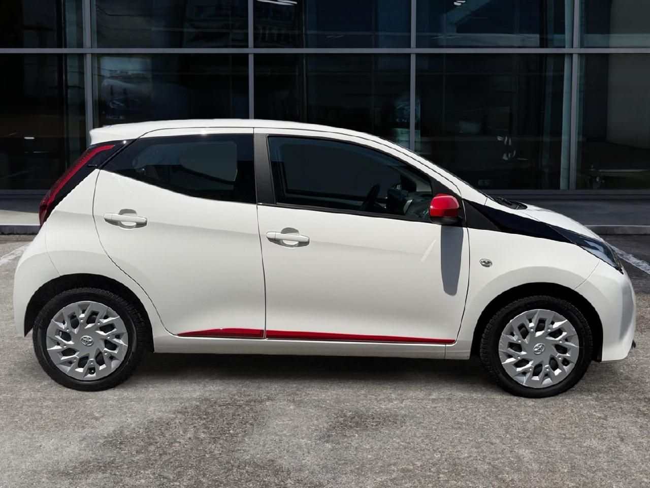 Fahrzeugabbildung Toyota AYGO x-play