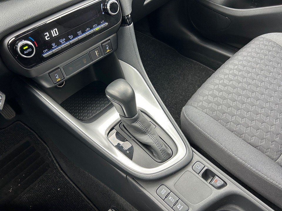 Fahrzeugabbildung Mazda 2 HYBRID AT PURE PLUS-P KLIMAAUT+SHZ+CARPLAY+PDC