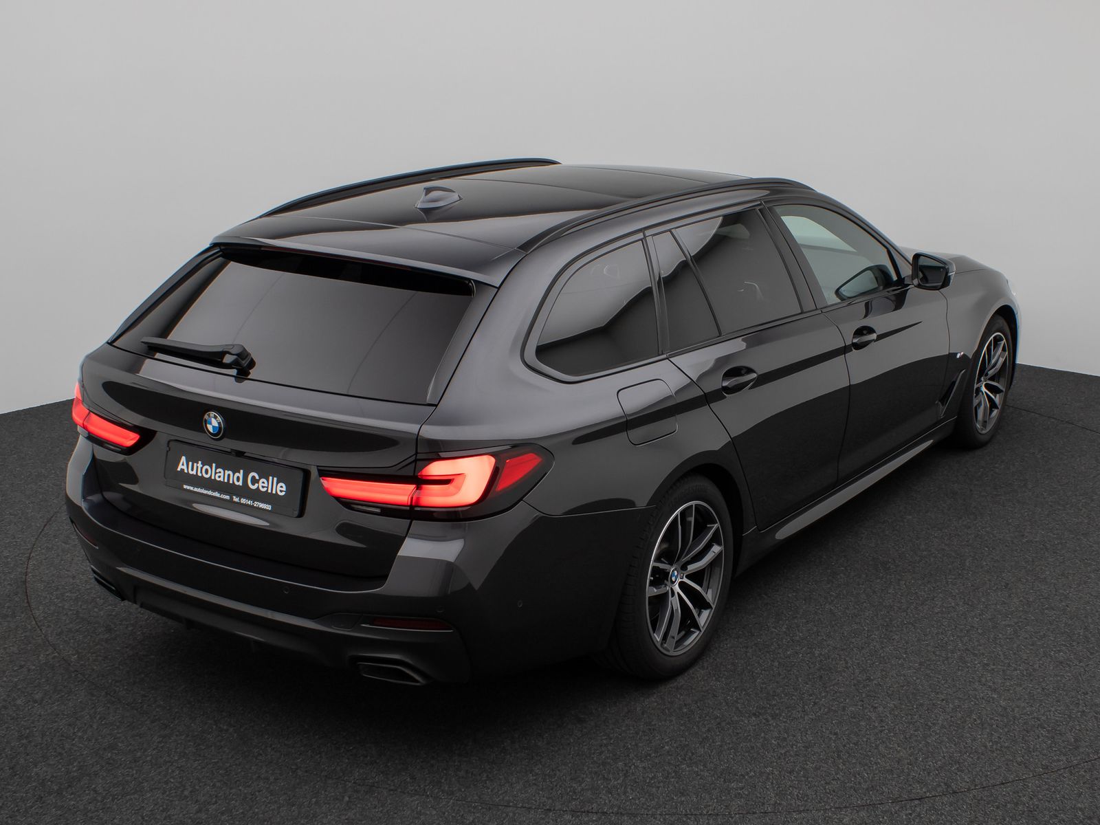 Fahrzeugabbildung BMW 520d xD M Sport Panorama Kamera DAB AHK Alarm