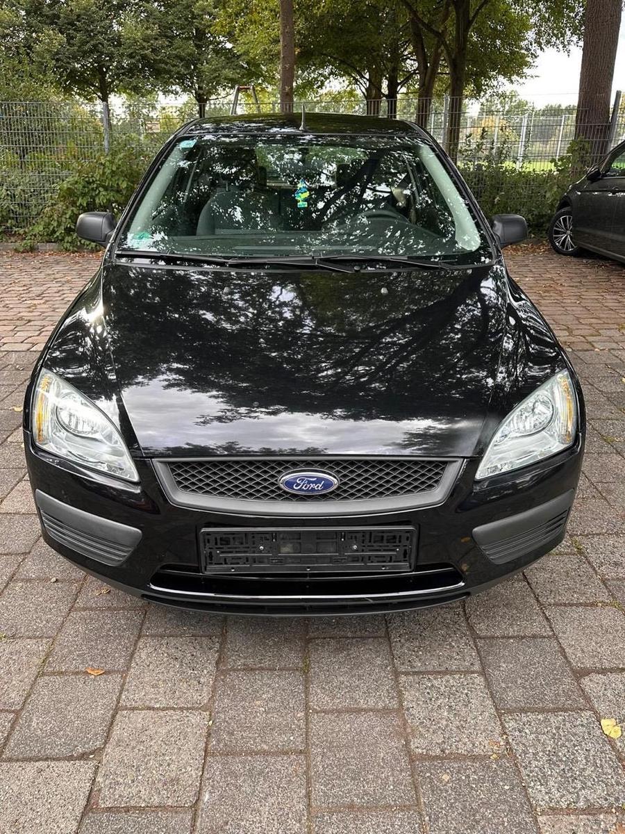 Ford Focus 2005 — вигляд ззаду