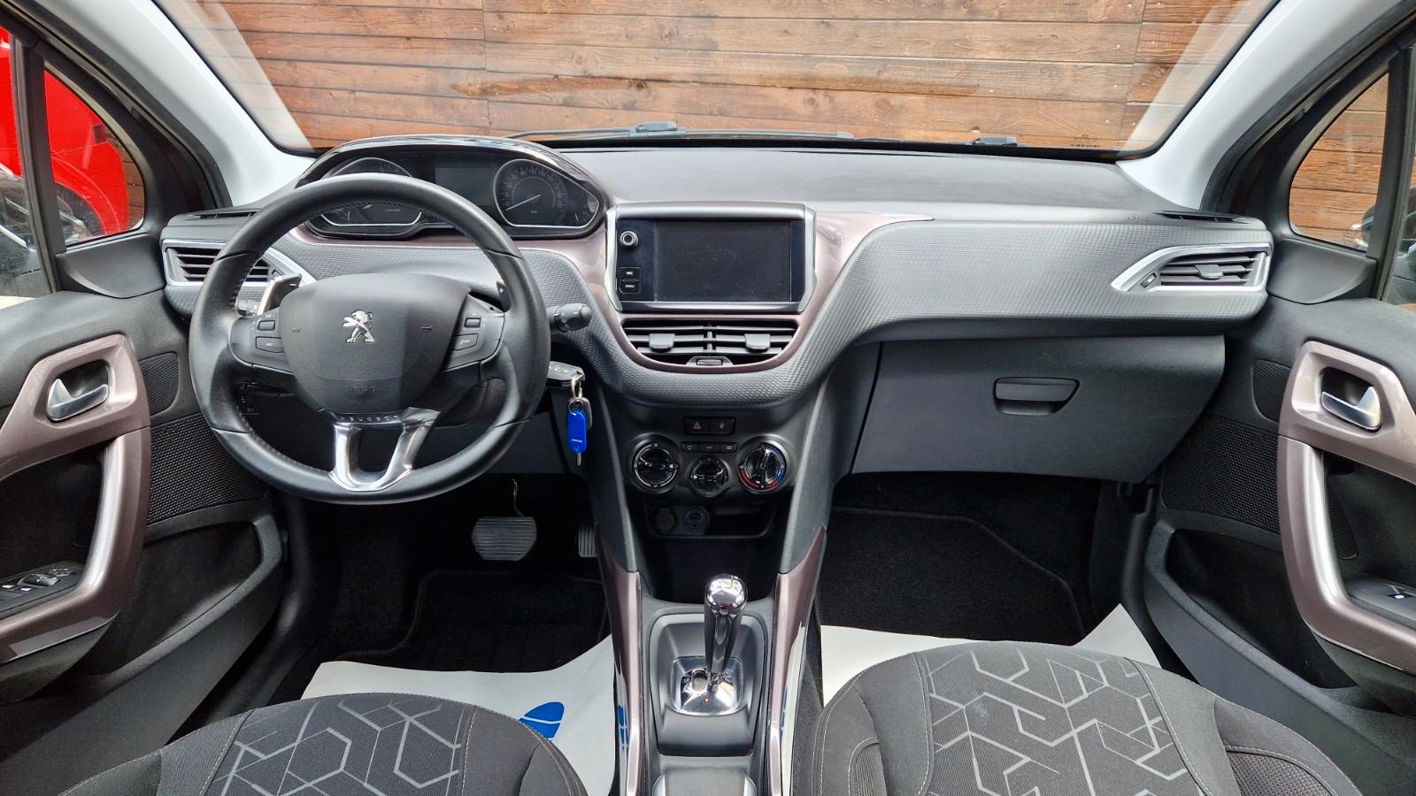 Peugeot 2008 Automatik, Start-Stop, PDC, SHZ, Tempomat