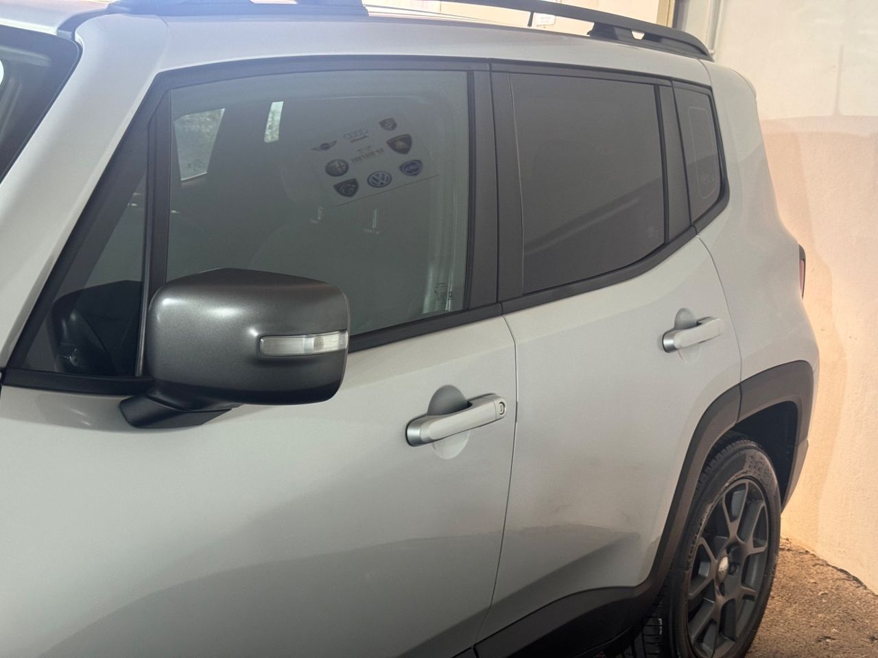 Jeep Renegade 1.6 Mjt DDCT 120 CV Night Eagle imagem 3