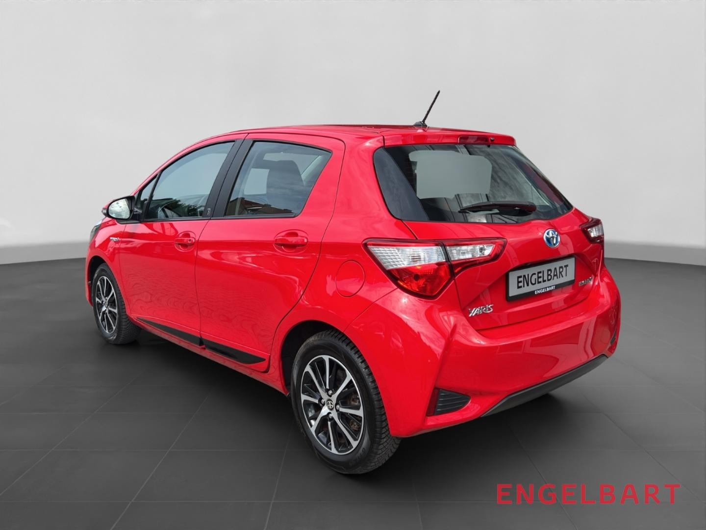 Toyota Yaris 1.5 Hybrid Team D Allwetterreifen