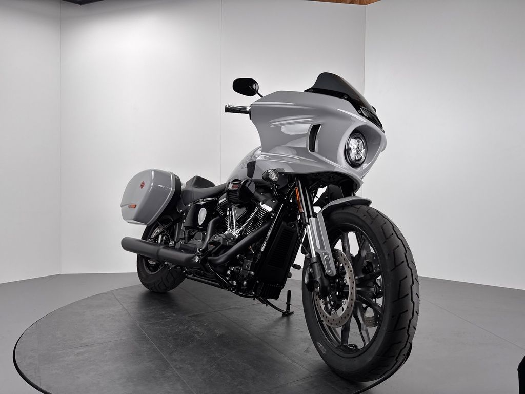 Fahrzeugabbildung Harley-Davidson LOW RIDER ST FXLRST *NEUWERTIG *1. HAND