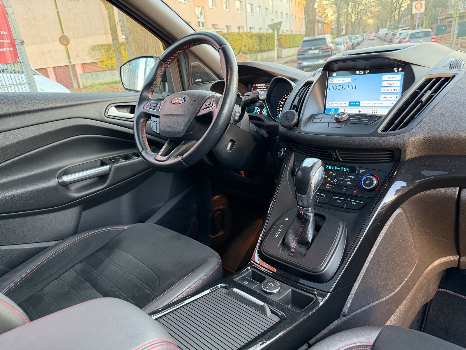 Fahrzeugabbildung Ford Kuga ST-Line ALLRAD*PANO*ALCANTARA*AHK*