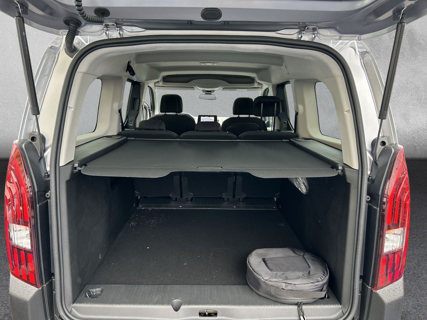 Fahrzeugabbildung Peugeot Rifter GT Elektromotor L2 136  * Totwinkel-Assis