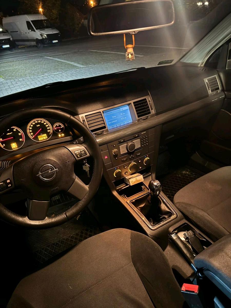 Opel Vectra 2005 — photo 7