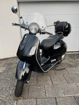 Vespa GTS 125 Super i.e. schwarz Topcase, Windschild - VESPA MOTORRAD