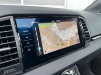 SKODA Karoq 1.5 TSI DSG Sportline PANO KAM AHK 4JGAR bei Autohaus Landmann & Maier OHG