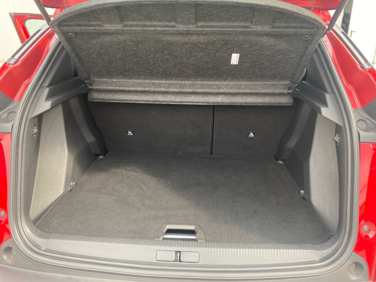 Fahrzeugabbildung Peugeot 2008 1.2 PureTech 130 Allure *ePano*360'*GJR*Alu