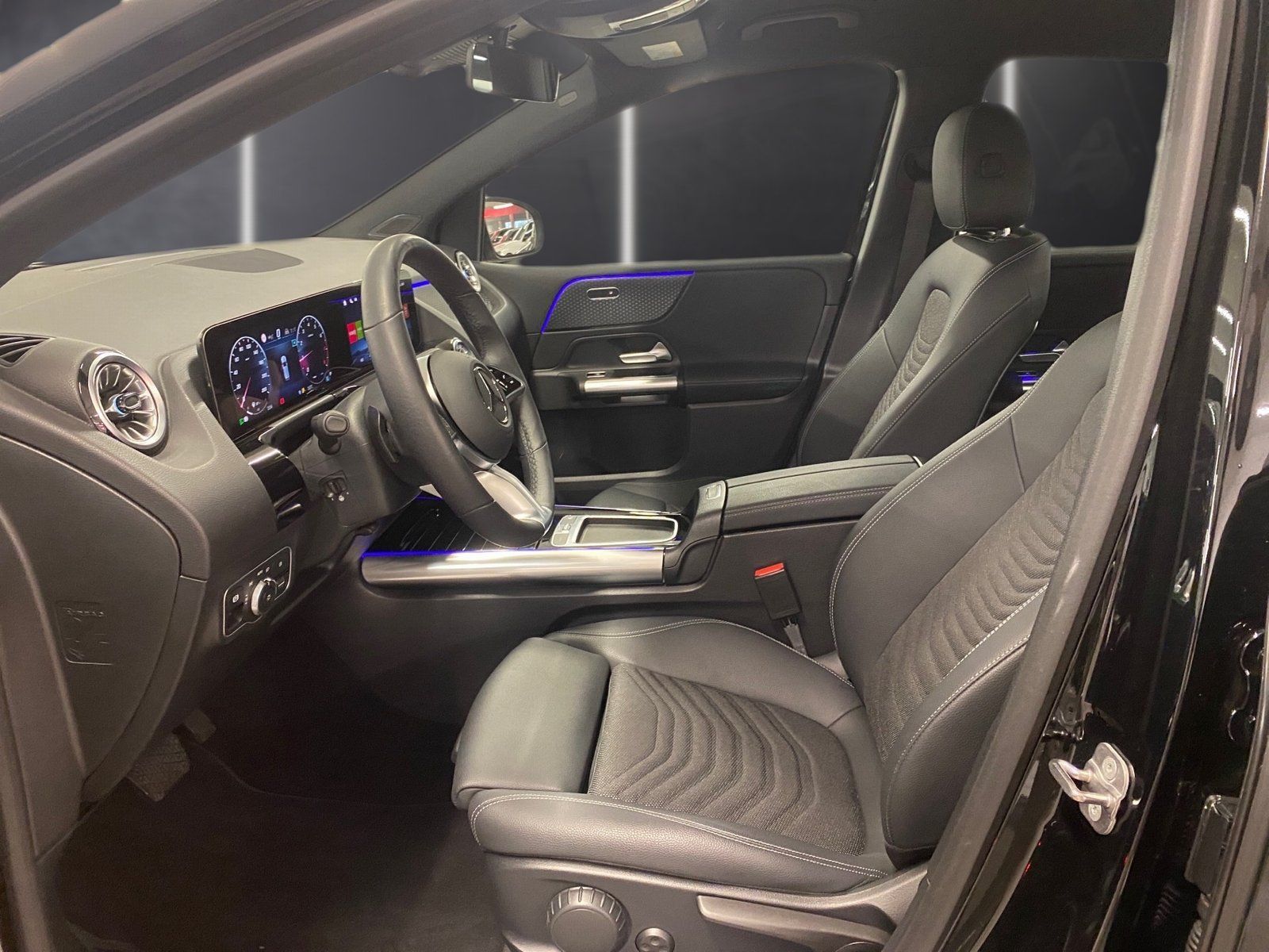 Fahrzeugabbildung Mercedes-Benz B 250 4M*AHK*STDHZG*Distro*Totwink*CarPlay*LED*
