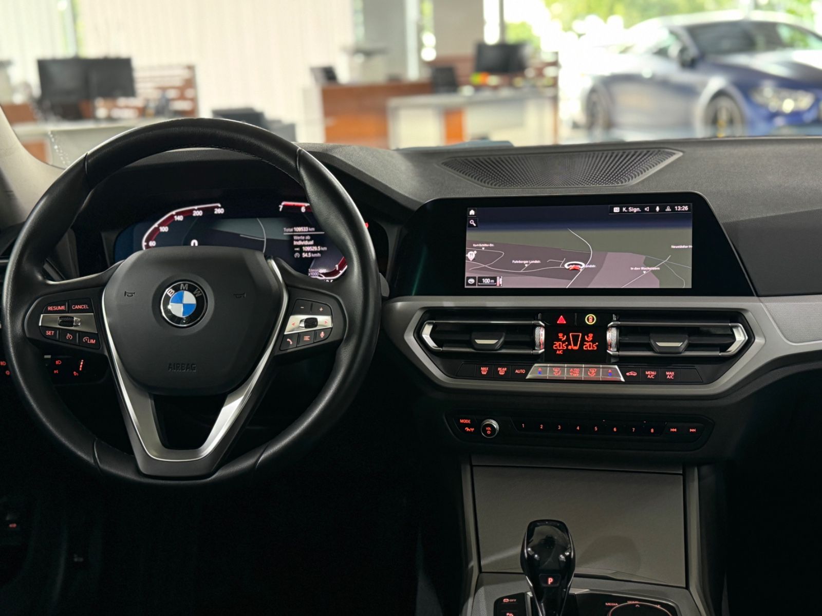 Fahrzeugabbildung BMW 330i Aut Alarm PDC DriveAssis HUD DAB CockpitPro