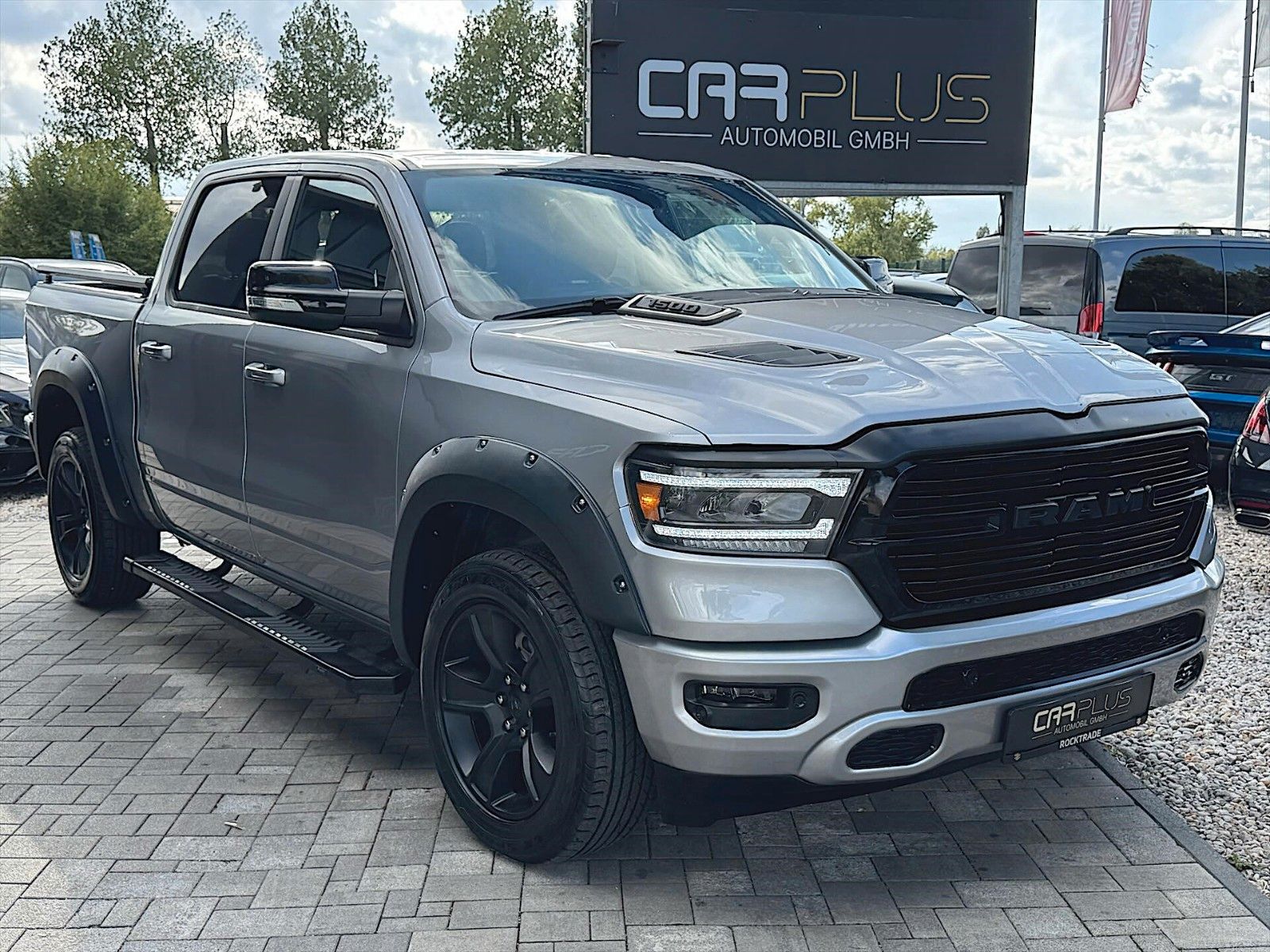 Fahrzeugabbildung Dodge RAM 5.7 V8 HEMI NightEdition OFFROAD CrewCab 4x4