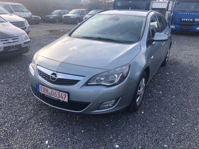 Opel Astra J Sports Tourer Design Edition 1.7 CDTI