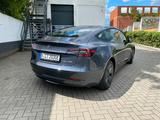 Tesla Model 3 Long Range AWD 2021, Midnight Silver - silberne Tesla Model 3