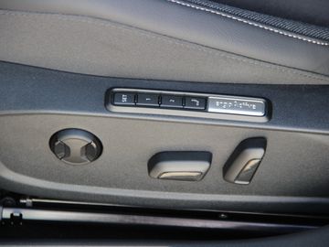 Volkswagen Golf VIII Variant 1.5 eTSI Style DSG Matrix LED