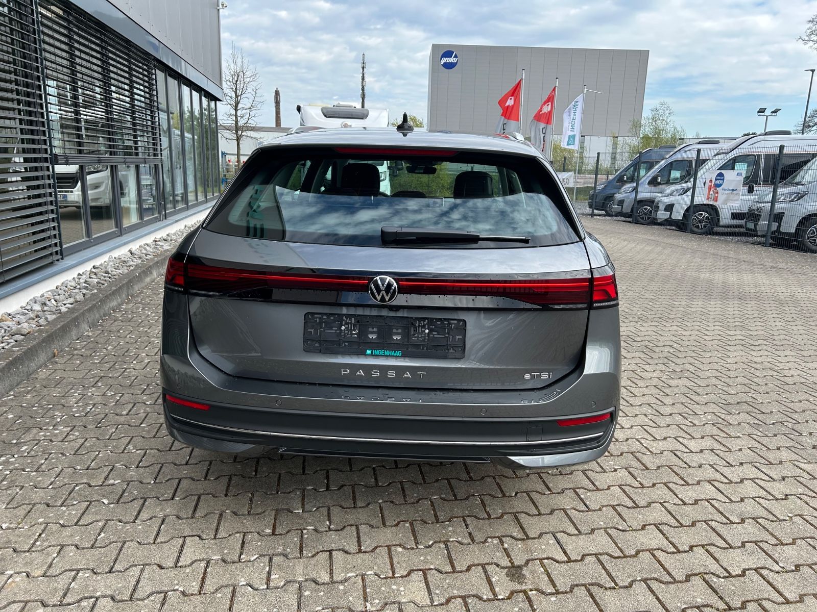 Fahrzeugabbildung Volkswagen Passat Variant 1.5 eTSI  Business DSG Navi