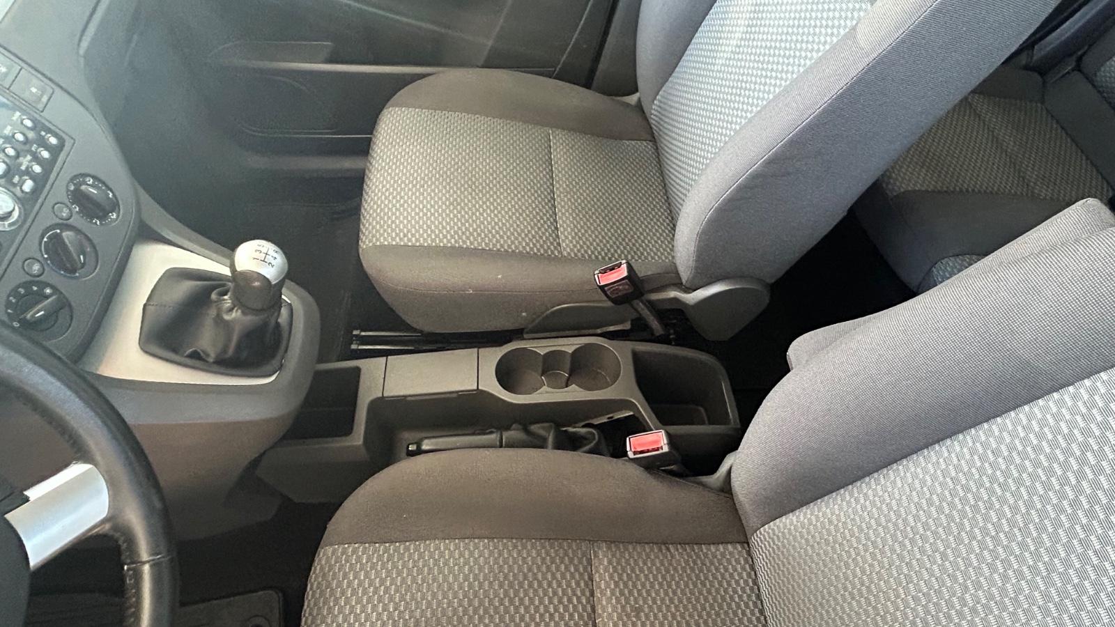 Ford Focus 2005 — photo 14